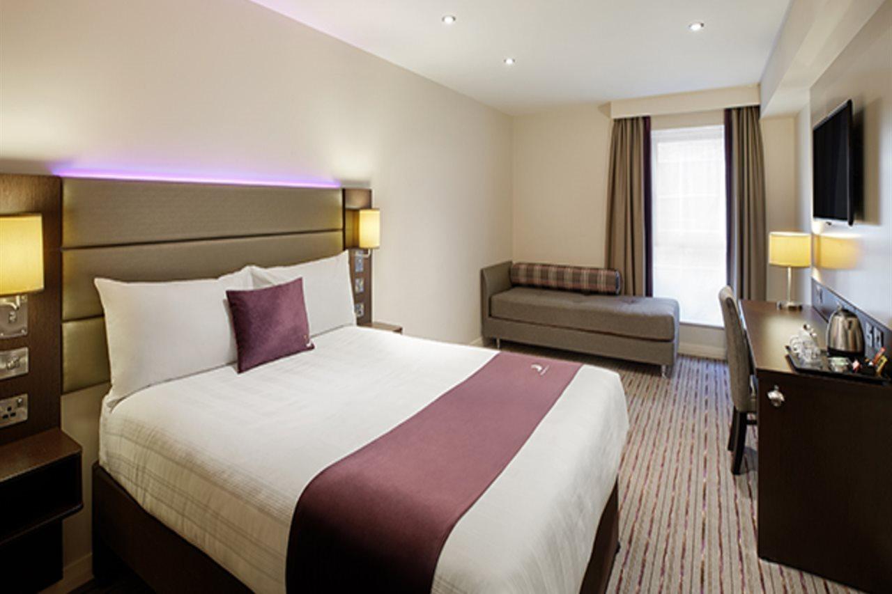 Premier Inn Stirling City Centre Екстериор снимка