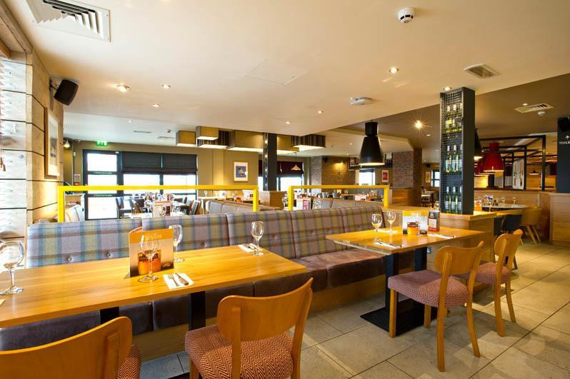 Premier Inn Stirling City Centre Екстериор снимка