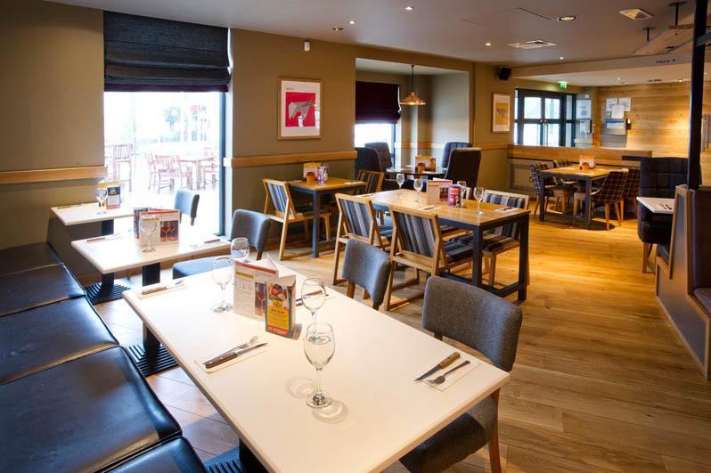 Premier Inn Stirling City Centre Екстериор снимка