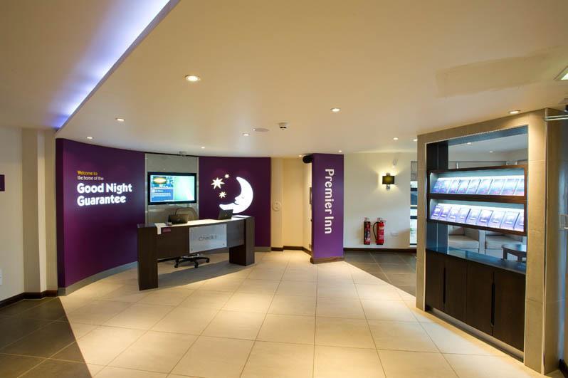 Premier Inn Stirling City Centre Екстериор снимка