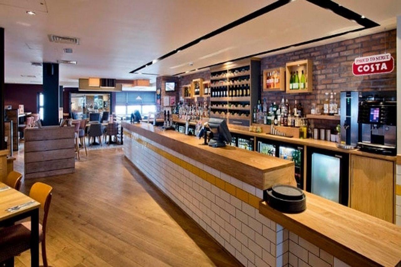 Premier Inn Stirling City Centre Екстериор снимка